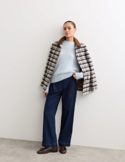 Svetr ze směsi mohéru s kulatým výstřihem