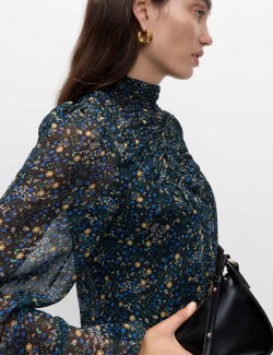 Květovaná halenka s dlouhými rukávy