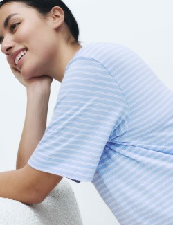 Pruhovaná noční košile z bavlny a modalu