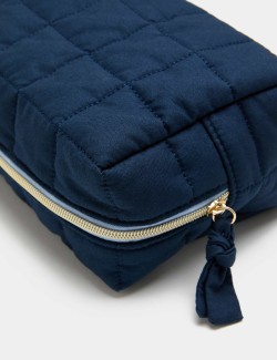 Prošívaná kosmetická taštička