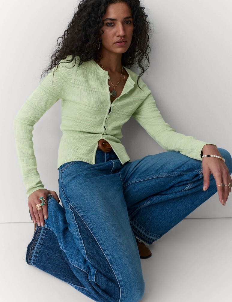 Pletený kardigan s ozdobnými švy