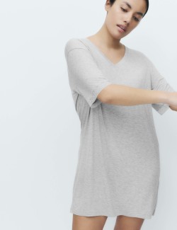 Noční košile s krajkovým lemem