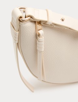 Měkká oválná taška přes rameno