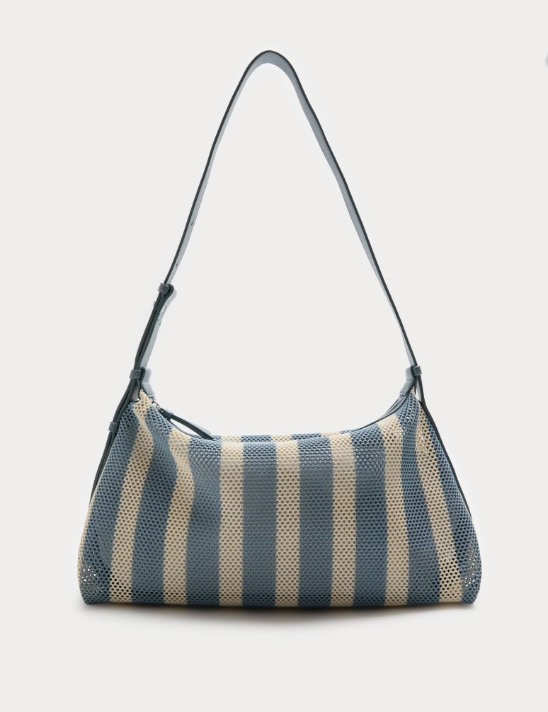 Proužkovaná kabelka přes rameno ze síťoviny