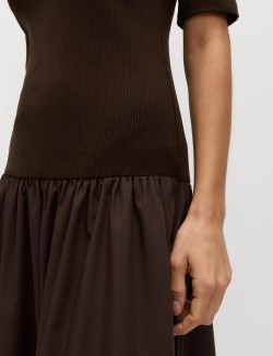 Žerzejové žebrované midi šaty se sníženým pasem