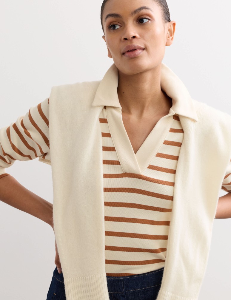 Pruhovaný top z čisté bavlny a výstřihem do V