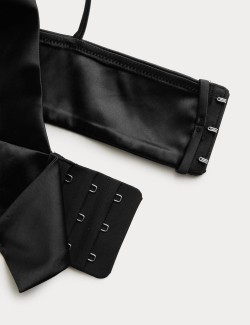 Saténová braletka s černými štítky