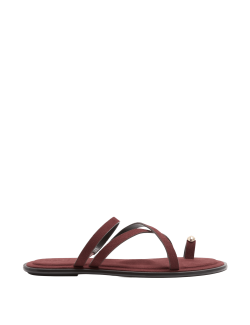 Semišové sandály s plochou špičkou a páskem