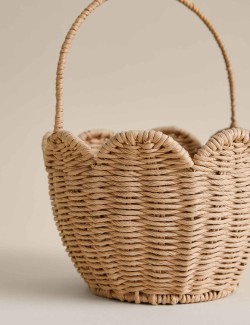 Tkaný koš s vroubkovaným lemem