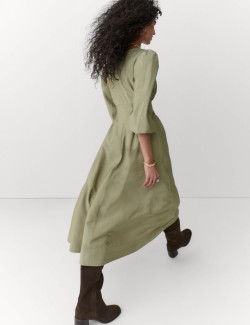 Nabírané midi šaty s kulatým výstřihem