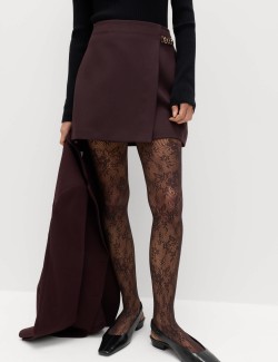 Mini sukně s řetízkovými detaily a stojánkem