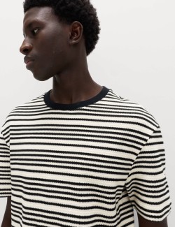Pruhované texturované tričko volného střihu s vysokým podílem bavlny