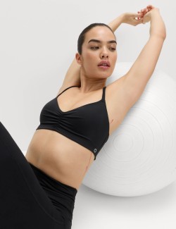 Zkrácená sportovní trojúhelníková podprsenka bez kostic