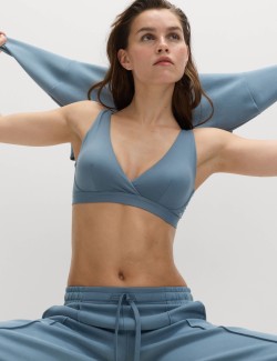 Sportovní podprsenka s překříženými zády (A–E)