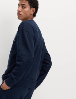 Mikina s vysokým obsahem bavlny a volným nošením