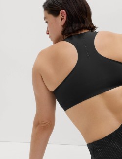 Středně zpevňující sportovní podprsenka s gelem druhé kůže