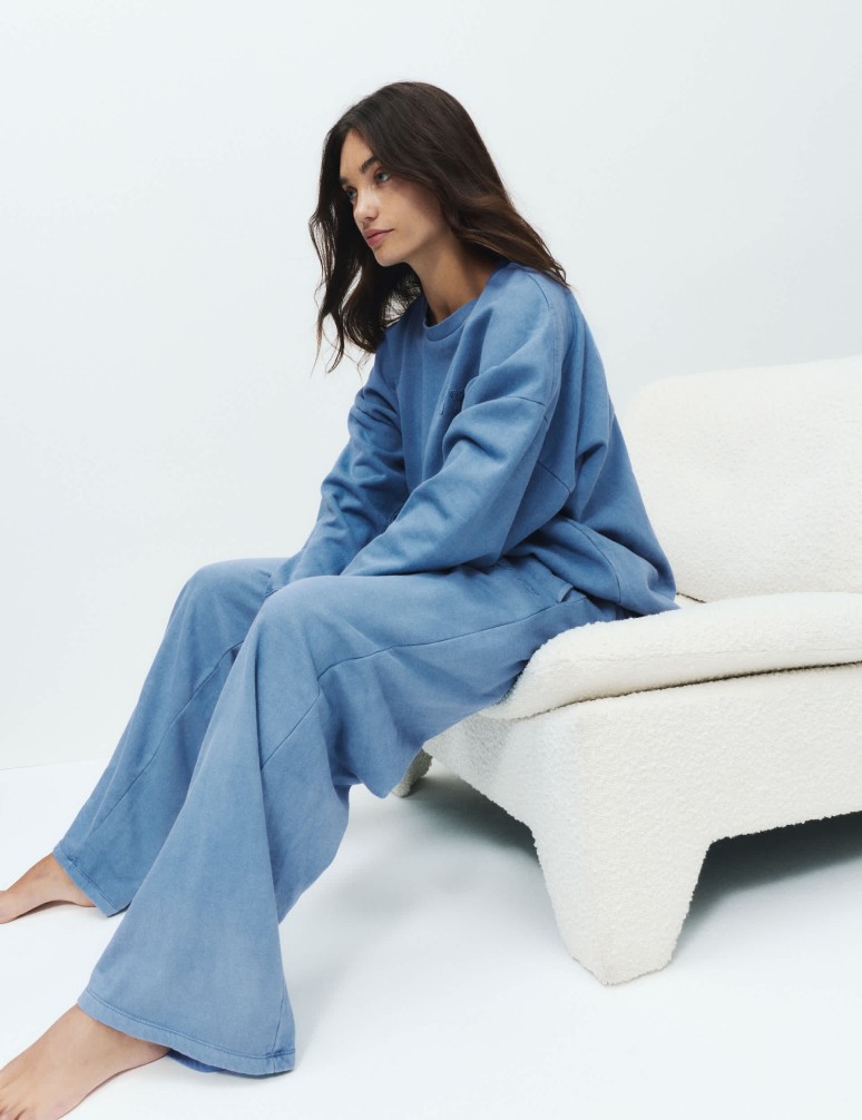 Domácí tepláky se širokými nohavicemi a vysokým podílem bavlny