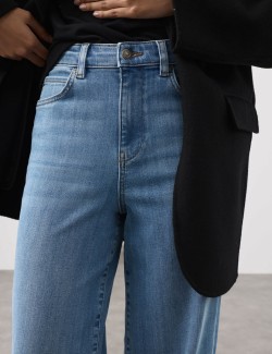 Vysoce střižené džíny s širokými nohavicemi