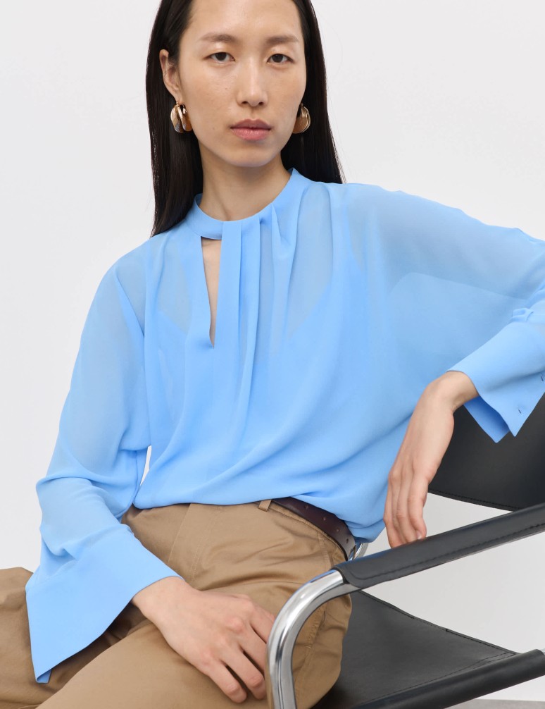 Šifónová halenka s prostřihovaným zdobením