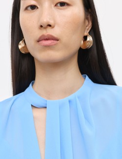 Šifónová halenka s prostřihovaným zdobením