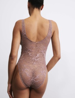 Tělo krajkového oblečení bez kostic