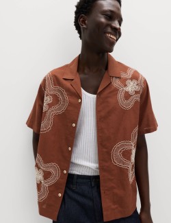 Košile normálního střihu ze směsi lnu a bavlny s kvetinovým motivem