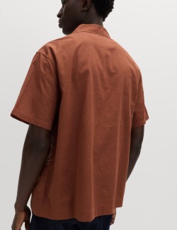 Košile normálního střihu ze směsi lnu a bavlny s kvetinovým motivem