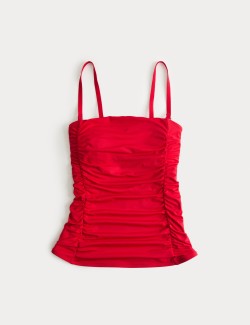 Řasené tankiny s hranatým výstřihem formující bříško