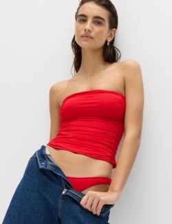 Řasené tankiny s hranatým výstřihem formující bříško