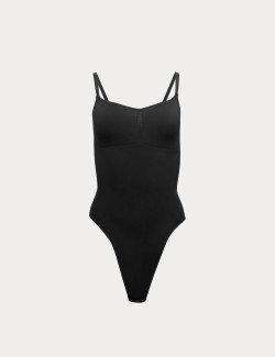 Zpevňující a tvarující tělové body s vysokým pasem a beze švů