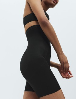 Zpevňující zeštíhlující korzet s technologií Magicwear™