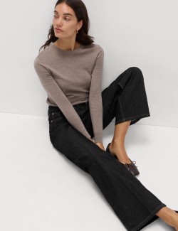 Elegantní džíny se širokými nohavicemi a vysokým pasem