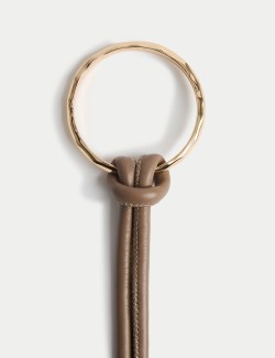 Pásek z kožených provazců