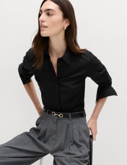 Přiléhavá košile s límečkem a vysokým podílem bavlny