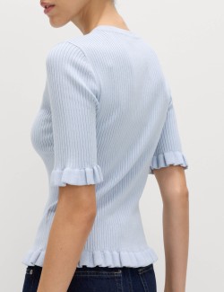 Žebrovaný pletený top s volánky