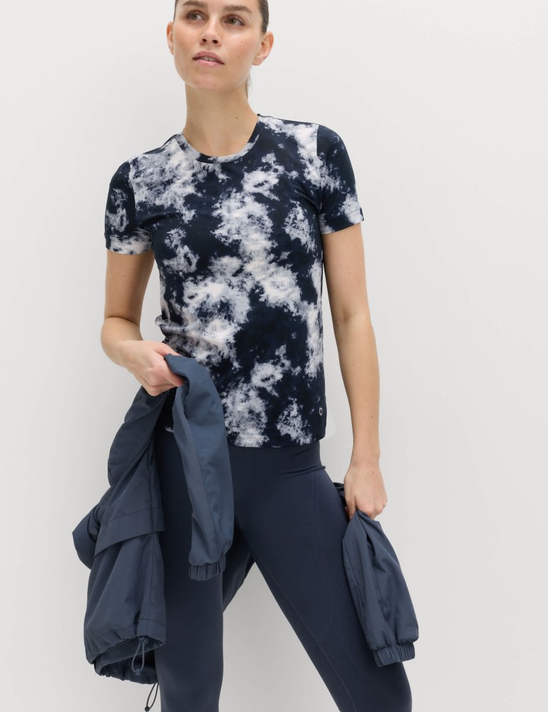 Printed Scoop Neck Fitted T-Shirt