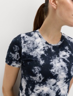 Printed Scoop Neck Fitted T-Shirt