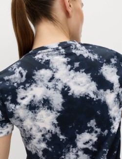 Printed Scoop Neck Fitted T-Shirt