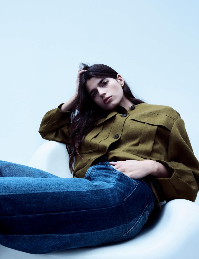 Vysoce střižené dvoubarevné džíny s širokými nohavicemi