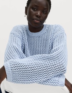 Texturovaný zkrácený svetr s kulatým výstřihem