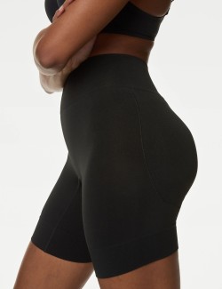 Cool Comfort™ Seamless Bum Boosting Shorts