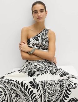 Splývavé maxi šaty na jedno rameno s vysokým podílem lnu