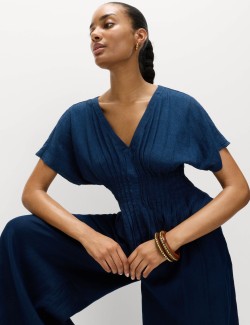 Top se zvýrazněným pasem, s výstřihem do V a vysokým podílem lnu