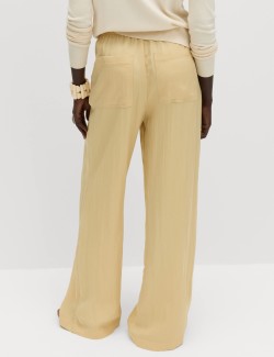 Kalhoty se stahovací šňůrkou, širokými nohavicemi a vysokým podílem lyocellu