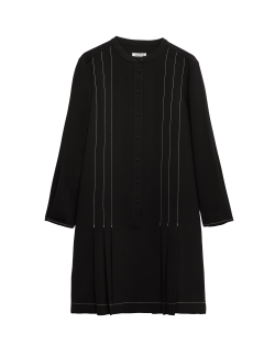 Splývavé krepové šaty ke kolenům se sámky