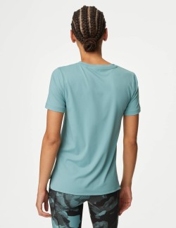 Scoop Neck Fitted T-Shirt