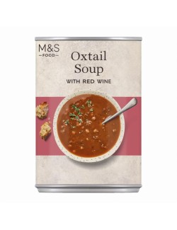 Polévka z hovězí oháňky s hovězím masem a červeným vínem