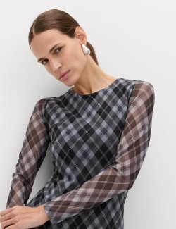 Kostkované mini kolové šaty ze síťoviny