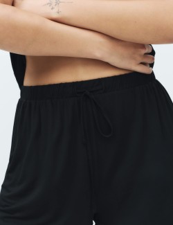 Souprava krátkých tílek s krajkovým lemem