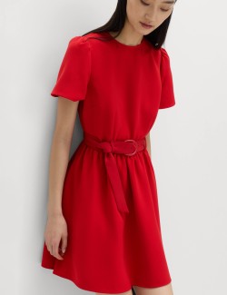 Mini kolové šaty s nadýchanými rukávy a s páskem